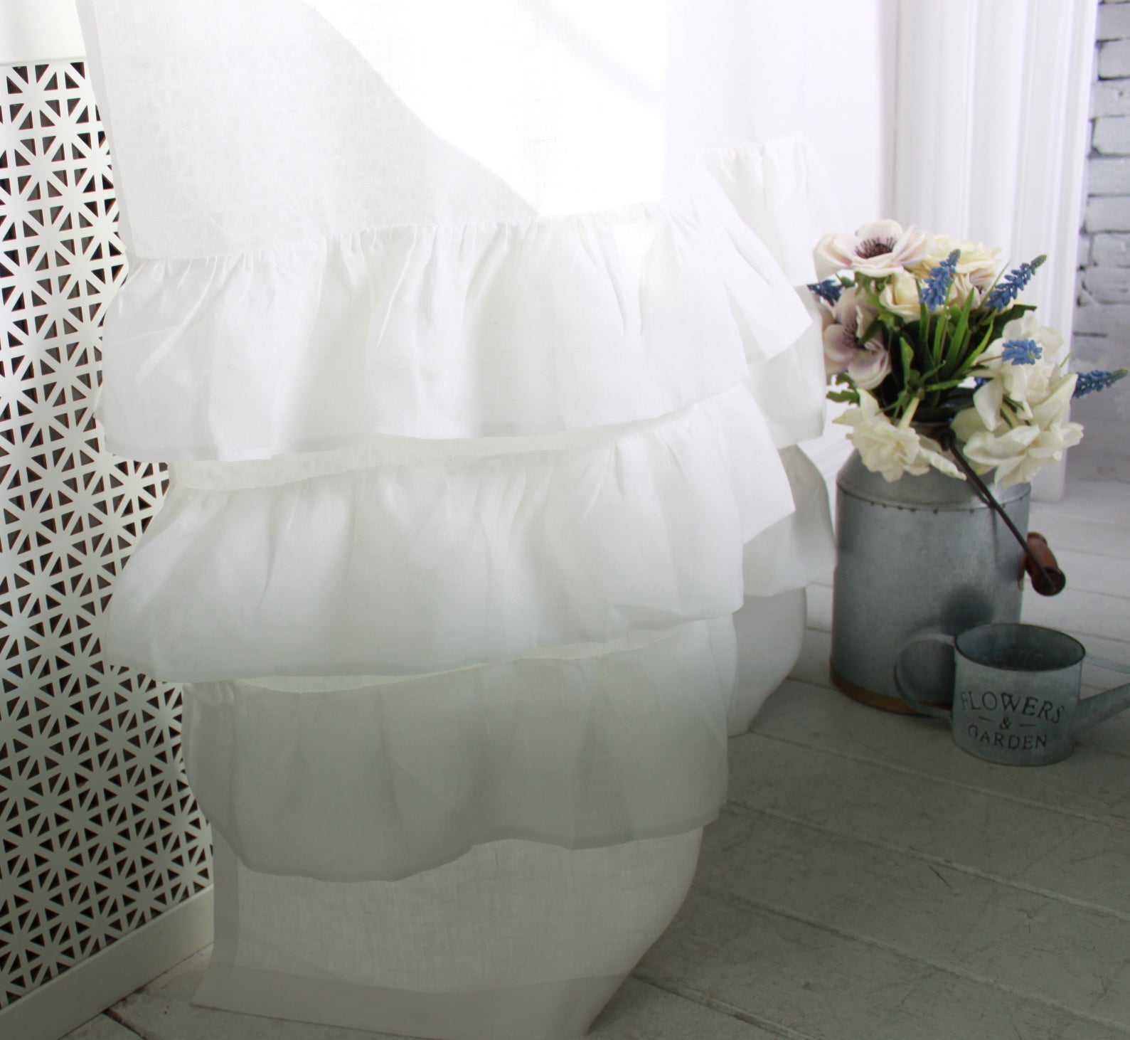 Curtain with Ruffles in White