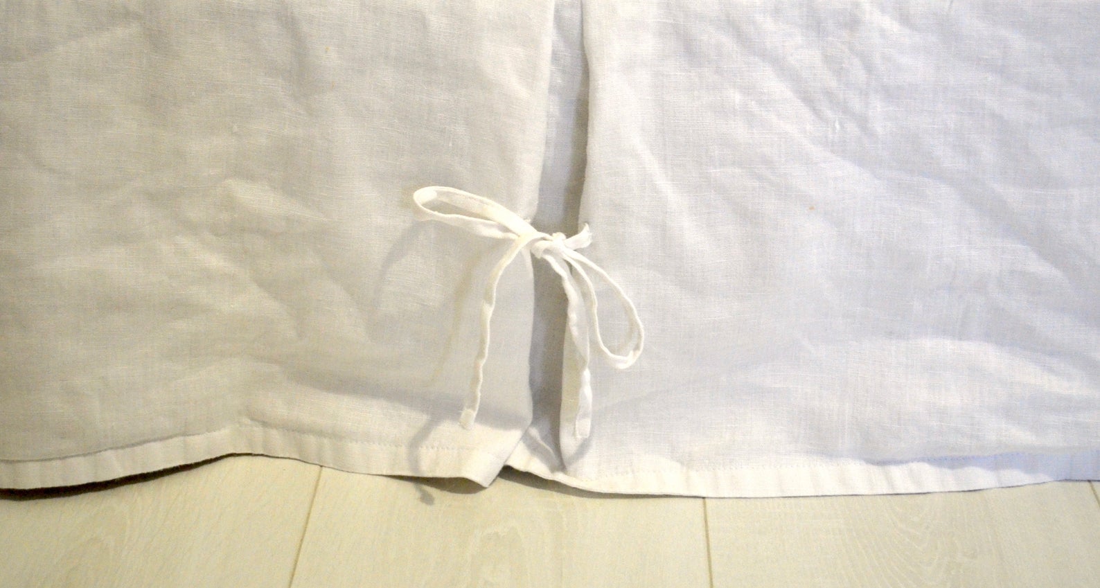 Linen Bed Skirt with Pleats and Ties